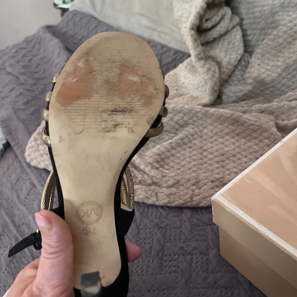 Shoes - Picture 3 of 4